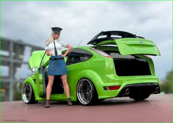 1:18 Police Girl - Handgemacht - 3D - Unikate -